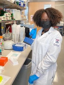 Ruth Ikpe in the lab